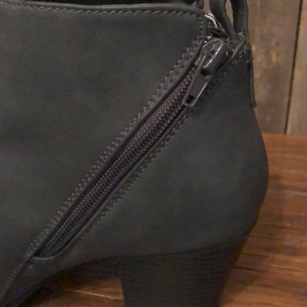Express Faux Leather Ankle Bootie in Dark Gray Size 9 Women’s